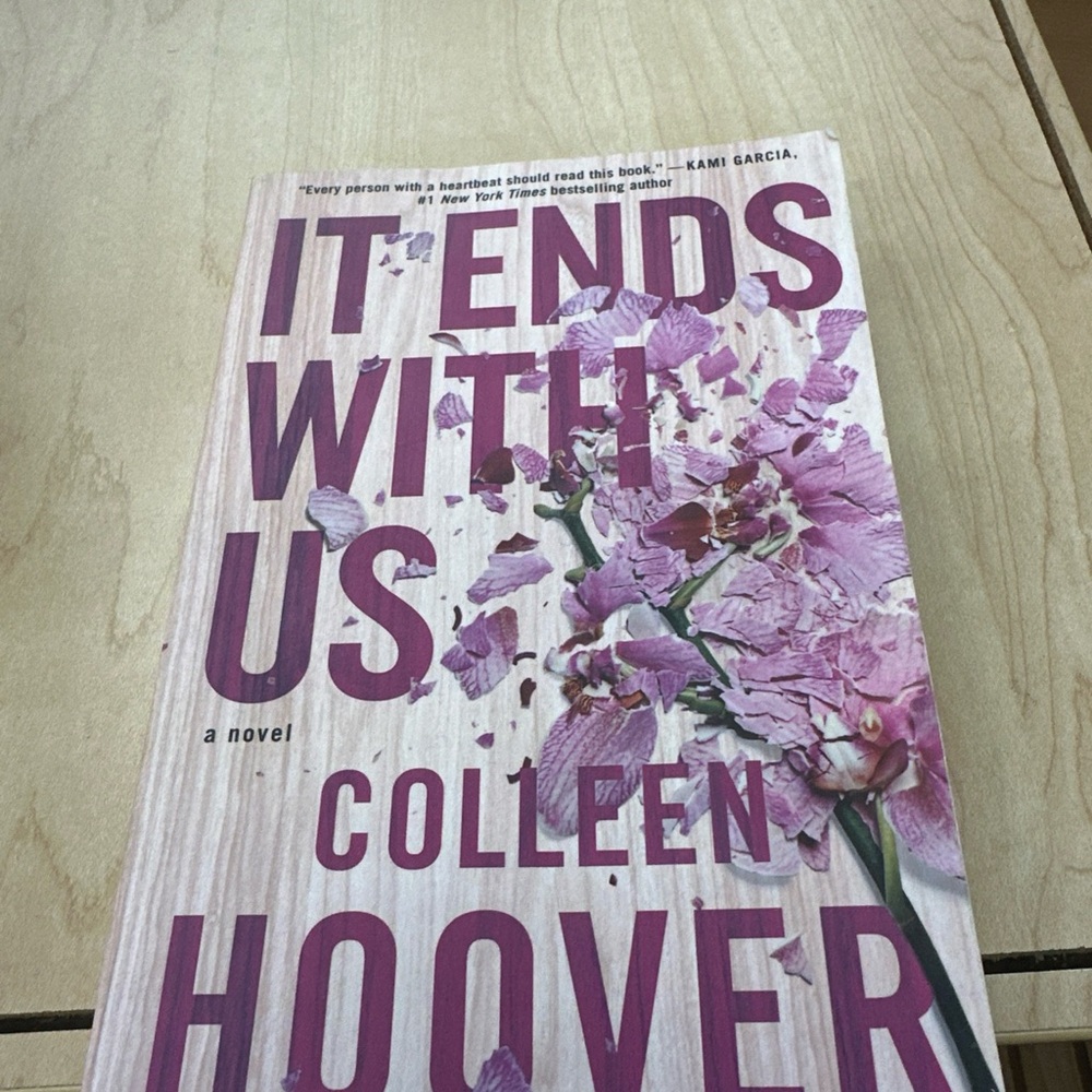 - It Ends With Us (Pink Cover)-Colleen Hoover